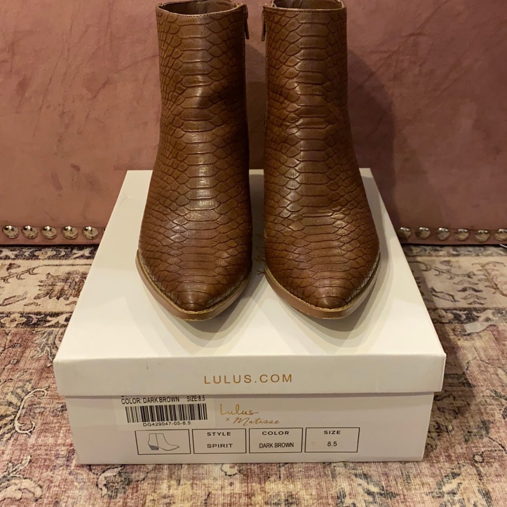 Matisse Dark Brown Snake Pointed Toe Boots sz 8.5